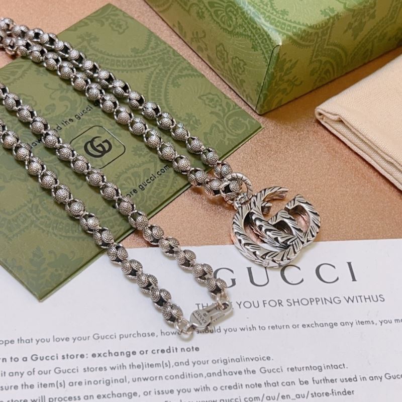G*u*i necklaces